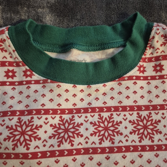 Cozy Carter's Medium Christmas Pajama Set – Perfect for Holiday Cheer! - Picture 9 of 13